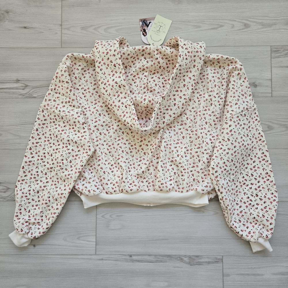 Blogilates | Marshmallow Full Zip Hooded Jacket + Dolphin Shorts Sweater Set - Picture 7 of 12
